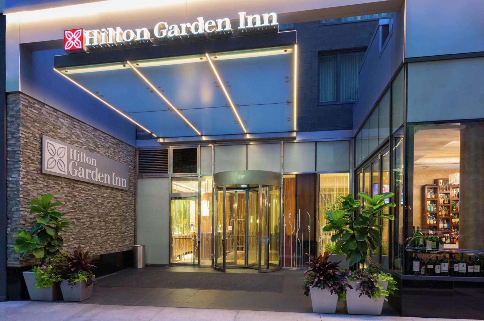 Hilton Garden Inn New York Central Park South-Midtown West Exterior photo