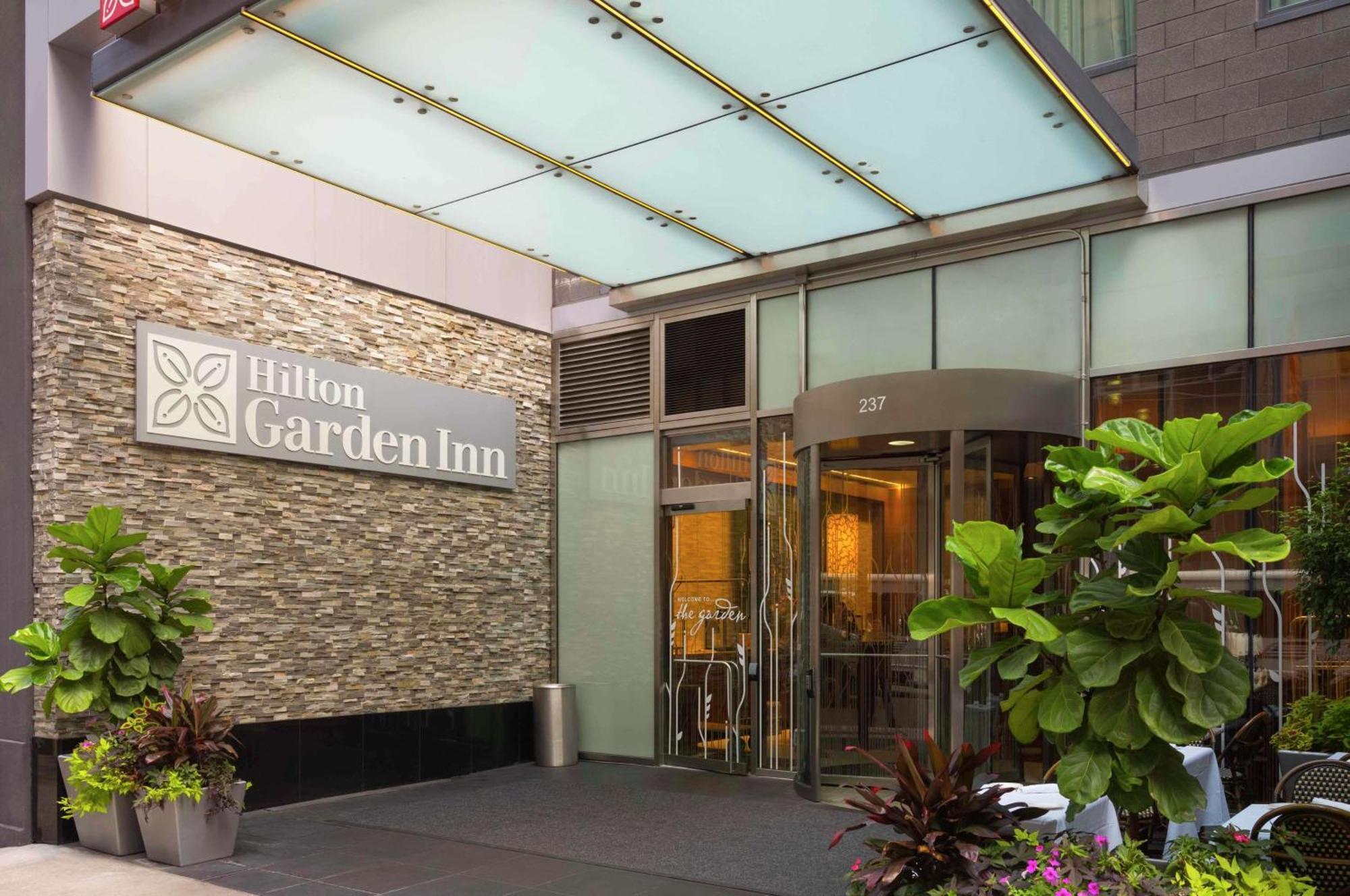 Hilton Garden Inn New York Central Park South-Midtown West Exterior photo